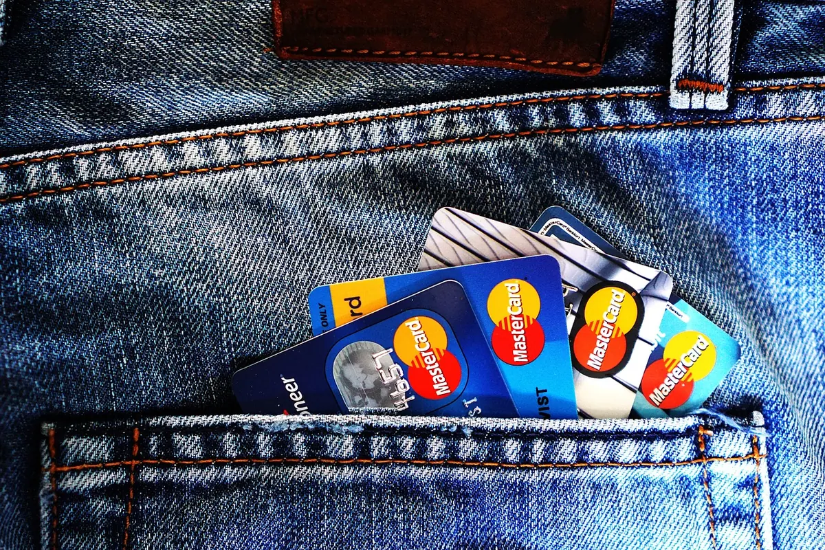 7 Common Credit Card Mistakes That Hurt Your UK Credit Score