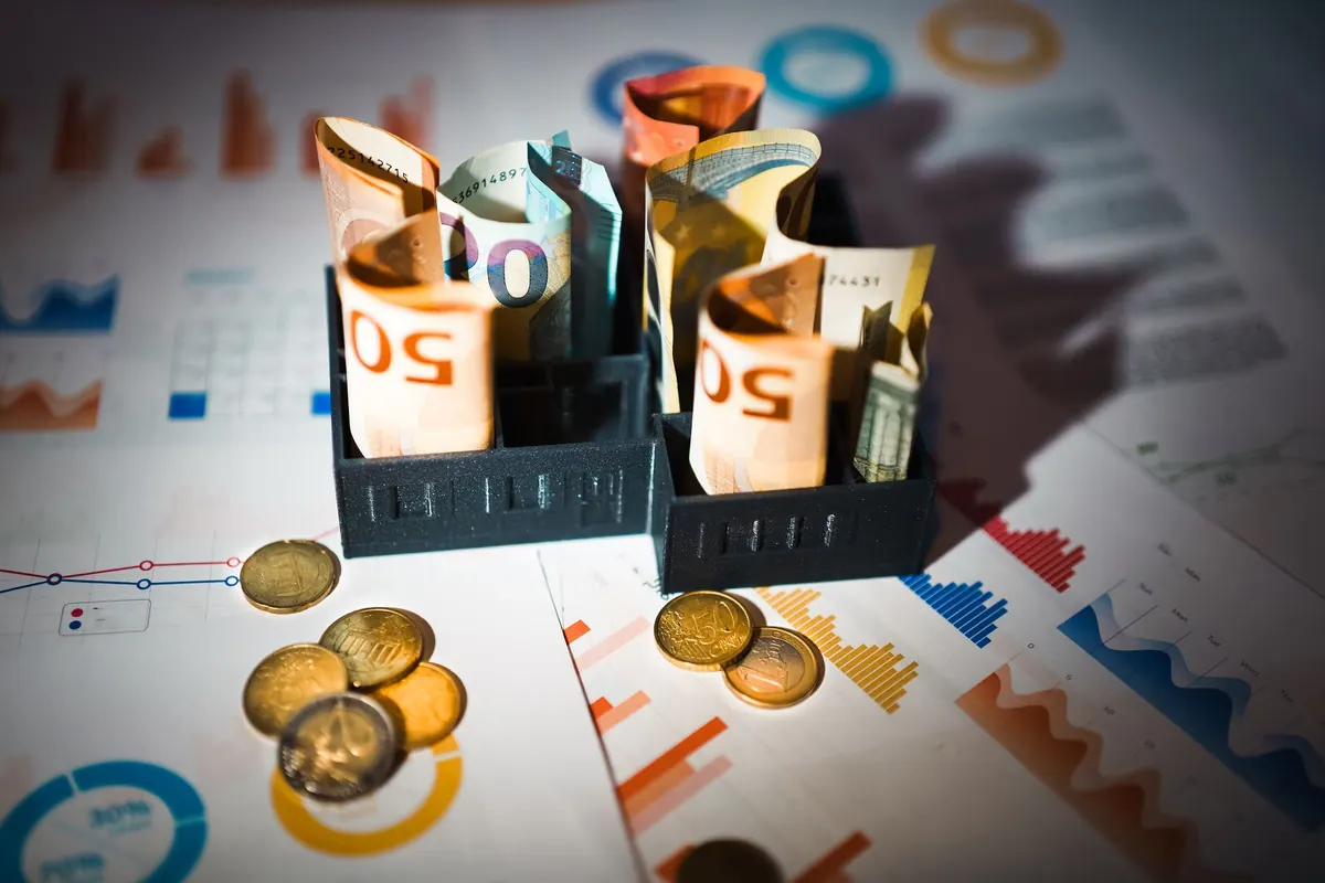 Cash ISA vs Stocks and Shares ISA: Beginner's Comparison